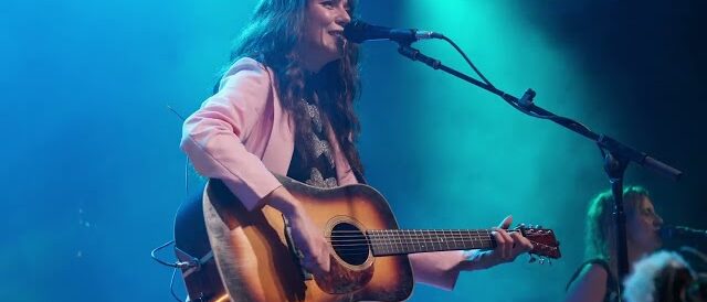 Molly Tuttle - Dooley’s Farm (Live)