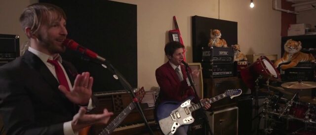 Fat Bottomed Girls - Queen (Rod Tuffcurls & The Bench Press Cover)